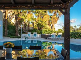 Villa Alexandra: Sea Views, Pool, Jacuzzi & Sauna