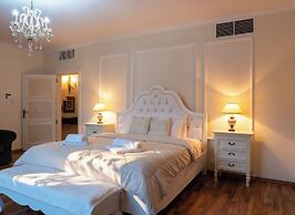 Villa Alexandra: Sea Views, Pool, Jacuzzi & Sauna