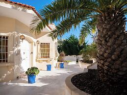 Villa Alexandra: Sea Views, Pool, Jacuzzi & Sauna