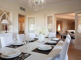 Villa Alexandra: Sea Views, Pool, Jacuzzi & Sauna