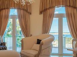 Villa Alexandra: Sea Views, Pool, Jacuzzi & Sauna