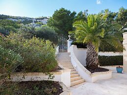 Villa Alexandra: Sea Views, Pool, Jacuzzi & Sauna