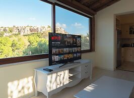 Villa Alexandra: Sea Views, Pool, Jacuzzi & Sauna