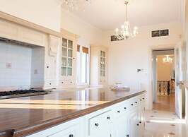 Villa Alexandra: Sea Views, Pool, Jacuzzi & Sauna