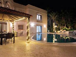 Villa Alexandra: Sea Views, Pool, Jacuzzi & Sauna