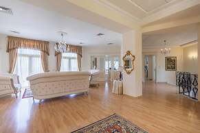 Villa Alexandra: Sea Views, Pool, Jacuzzi & Sauna