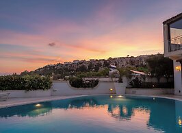 Villa Alexandra: Sea Views, Pool, Jacuzzi & Sauna