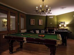 Villa Alexandra: Sea Views, Pool, Jacuzzi & Sauna