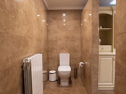 Villa Alexandra: Sea Views, Pool, Jacuzzi & Sauna