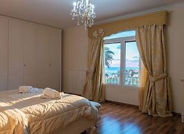 Villa Alexandra: Sea Views, Pool, Jacuzzi & Sauna
