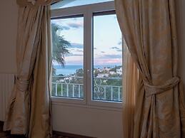 Villa Alexandra: Sea Views, Pool, Jacuzzi & Sauna