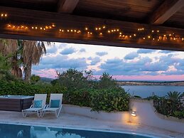 Villa Alexandra: Sea Views, Pool, Jacuzzi & Sauna