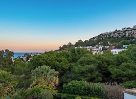 Villa Alexandra: Sea Views, Pool, Jacuzzi & Sauna