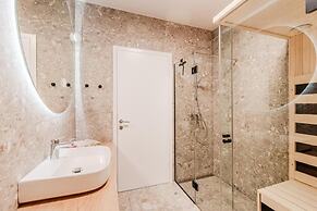 Apartment Hajdi with Sauna & Garage