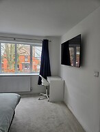 8 Bedroom House Sleeps 20 - Private Garden