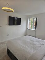 8 Bedroom House Sleeps 20 - Private Garden
