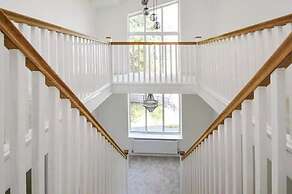 8 Bedroom House Sleeps 20 - Private Garden