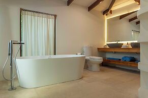 Beachfront Suites by Hotel Capitán Suizo