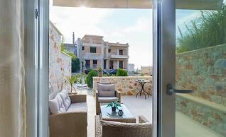 Vakakis Family Luxury Studios 2