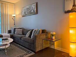 Spacious-cozy 2bed Condo in Square Ones Misissauga