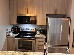 Spacious-cozy 2bed Condo in Square Ones Misissauga