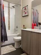 Spacious-cozy 2bed Condo in Square Ones Misissauga