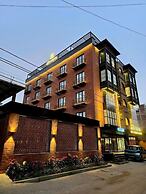 Akhyana Hotel Near Unitech Cyber Park