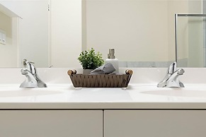 North Suites - Downtown Toronto