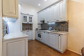 Designer Apartment on Victory Square