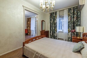 Designer Apartment on Victory Square