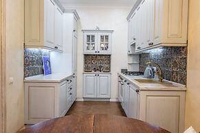 Designer Apartment on Victory Square