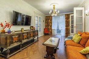 Designer Apartment on Victory Square