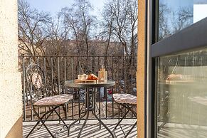 Designer Apartment on Victory Square