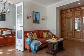 Designer Apartment on Victory Square