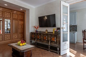 Designer Apartment on Victory Square