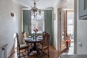 Designer Apartment on Victory Square