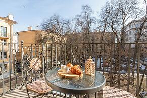 Designer Apartment on Victory Square