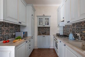 Designer Apartment on Victory Square