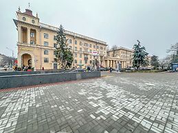 Designer Apartment on Victory Square