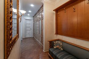 Designer Apartment on Victory Square