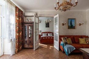 Designer Apartment on Victory Square