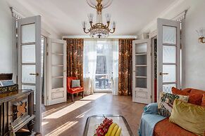 Designer Apartment on Victory Square