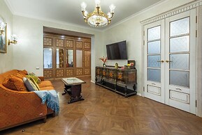 Designer Apartment on Victory Square