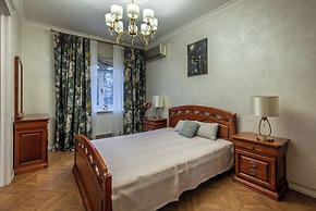 Designer Apartment on Victory Square