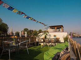 Flow Hostel