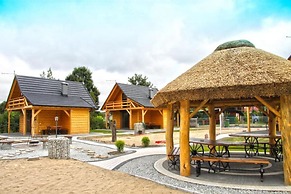 Comfortable Holiday Cottages Right by the Lake