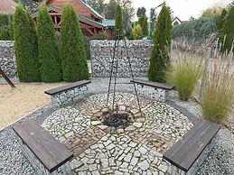 Comfortable Holiday Cottages Right by the Lake