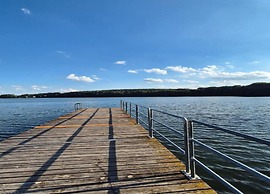 Comfortable Holiday Cottages Right by the Lake