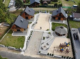 Comfortable Holiday Cottages Right by the Lake