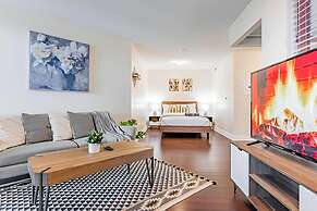 Casa - Toronto Downtown